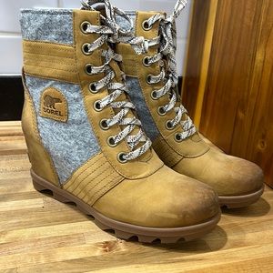 SOREL Women's Joan Of Arctic Wedge Lexie Bootie Size 10